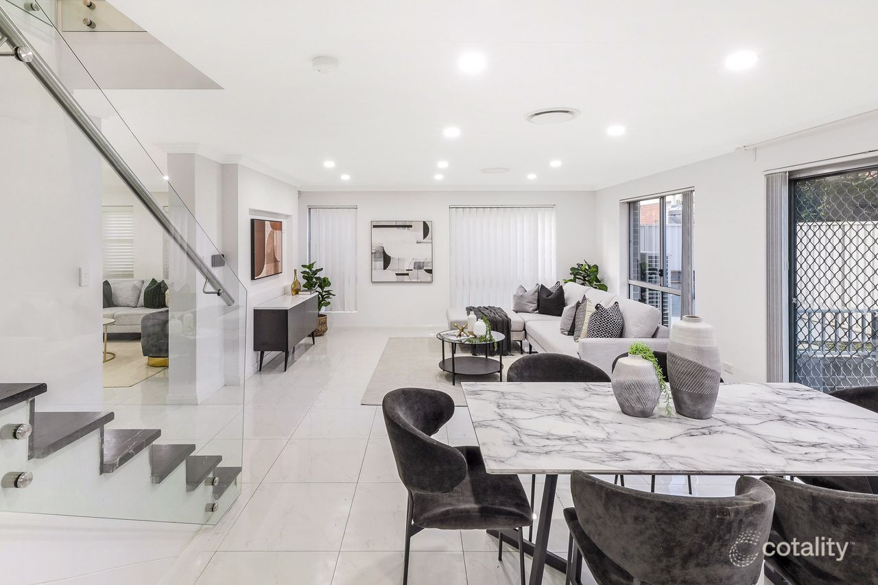 2/28 Clarendon Rd, Peakhurst, NSW 2210