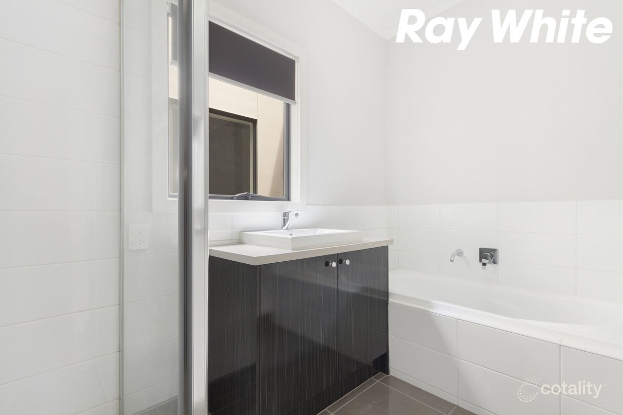 63 Havana Pde, Pakenham, VIC 3810