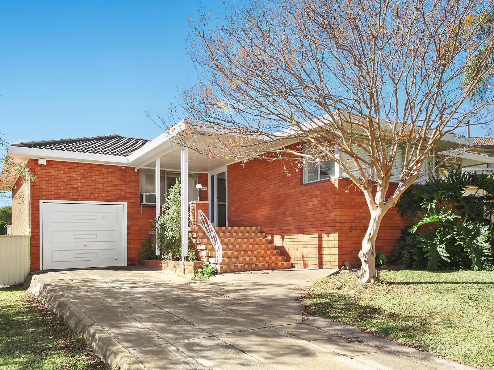 1 Bligh Cl, Georges Hall, NSW 2198