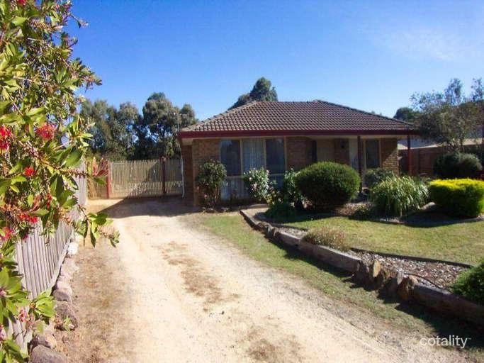 8 Banksia Ct, Romsey, VIC 3434