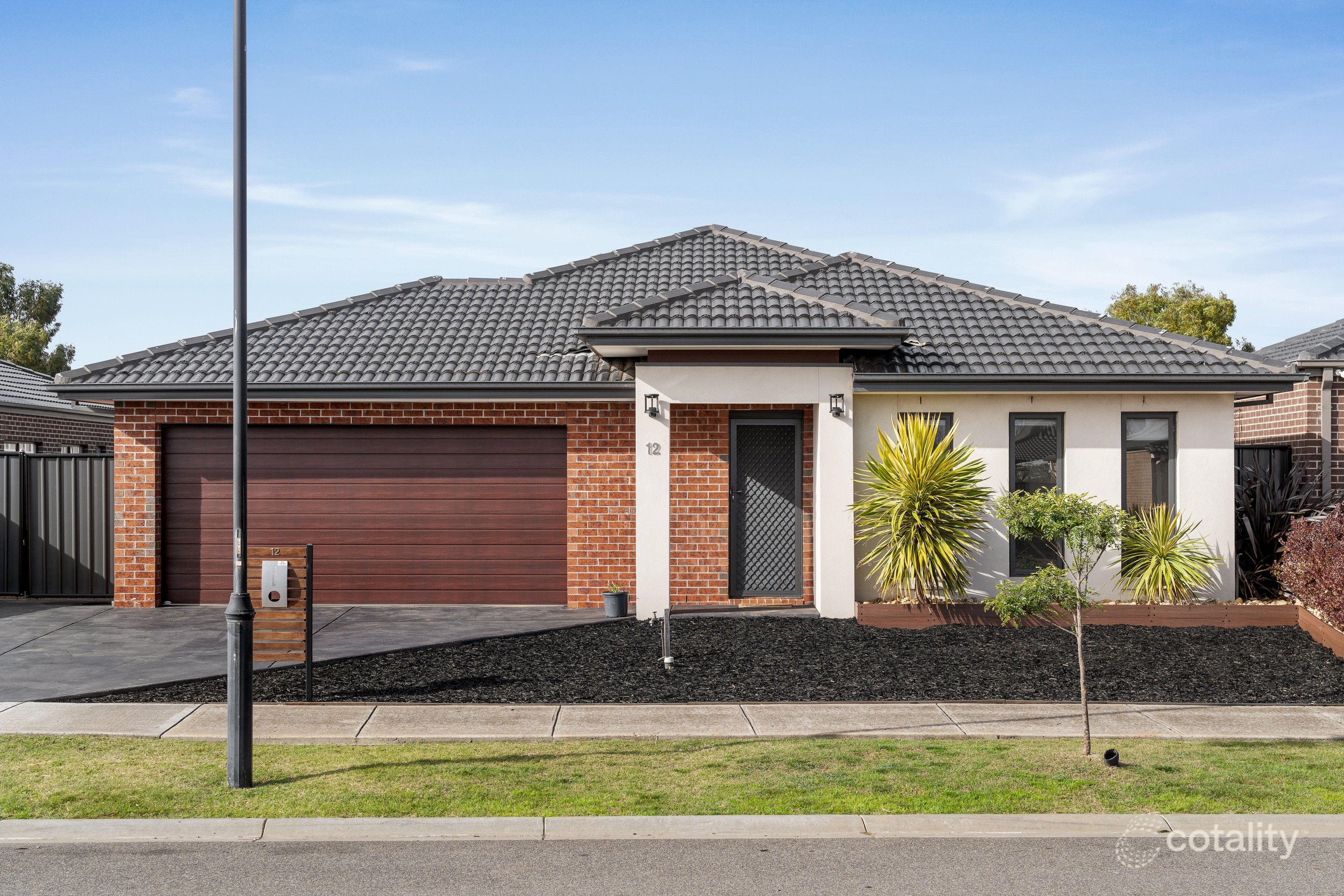 12 Toogoolawah Dr, Melton South, VIC 3338