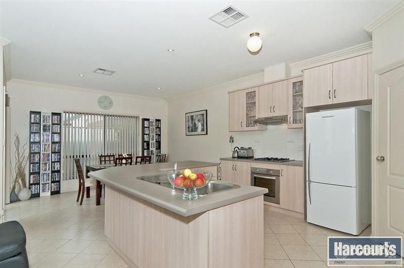 3 Lakefield Cres, Mawson Lakes, SA 5095