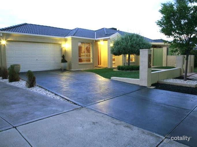 15 Thistlewood Pl, Cranbourne East, VIC 3977