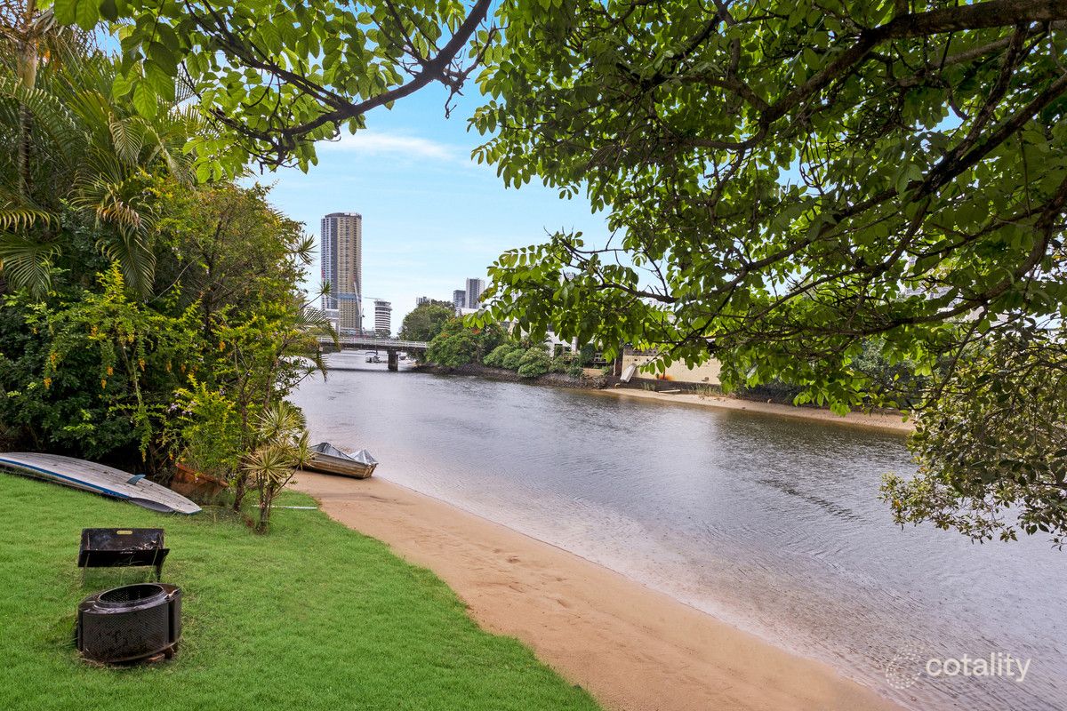 2/7 Orvieto Ave, Mermaid Waters, QLD 4218