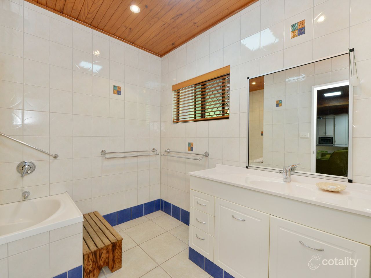 18 Lomond Cl, Edge Hill, QLD 4870