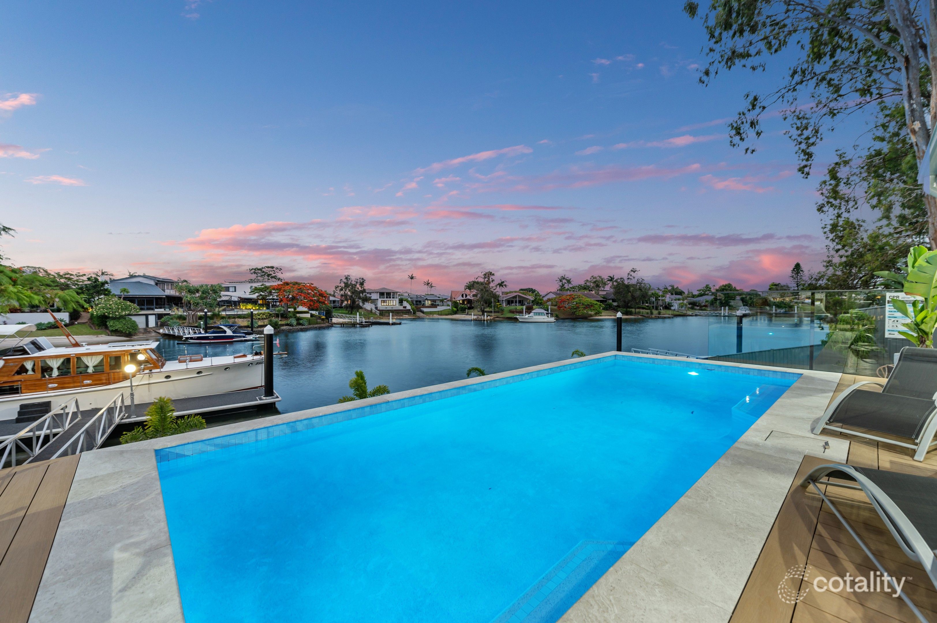 17 Huon St, Broadbeach Waters, QLD 4218