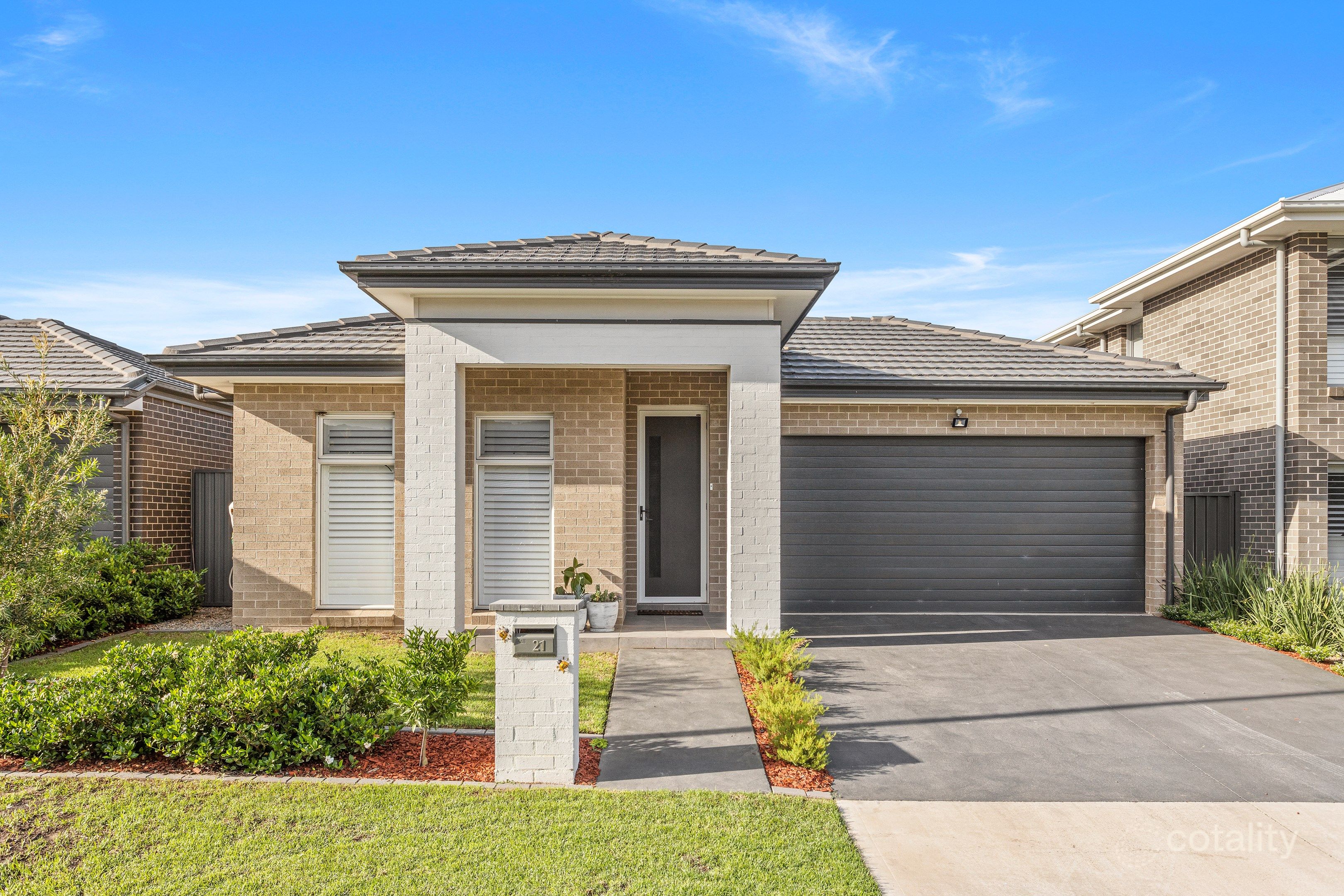 21 Honeybee Cres, Calderwood, NSW 2527
