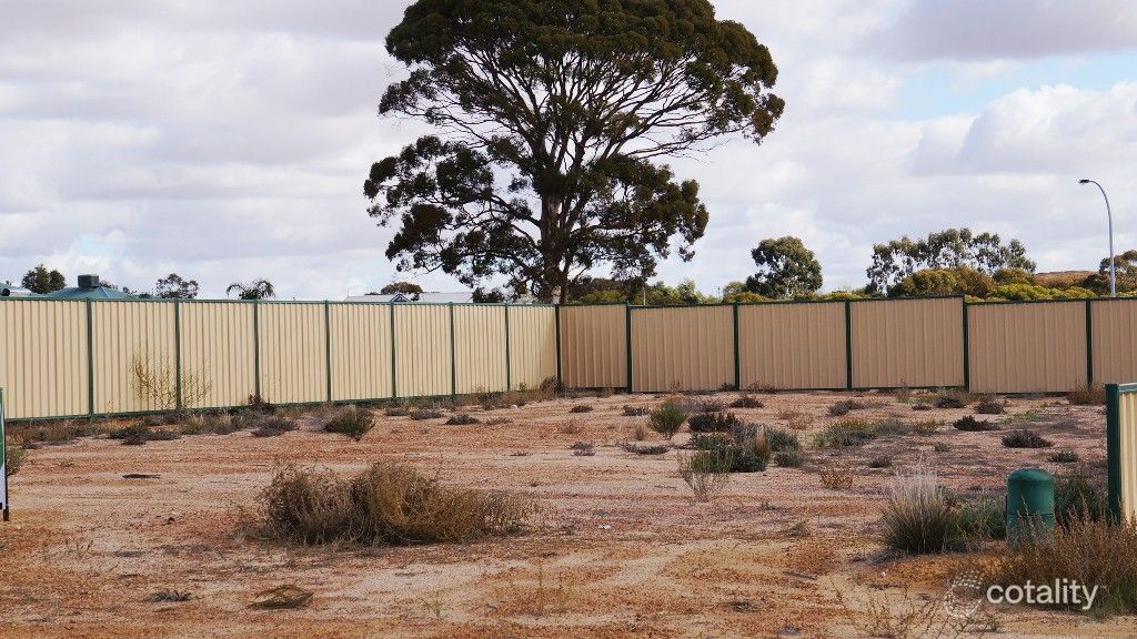 2 Cummings St, Merredin, WA 6415