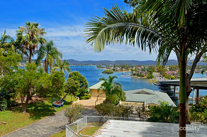 2 Daley Ave, Daleys Point, NSW 2257