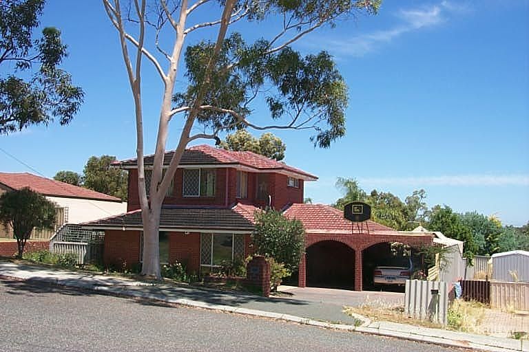 24 Parsons Ave, Parmelia, WA 6167
