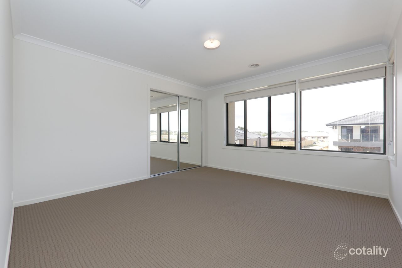 14 Mcnaughton Cres, Berwick, VIC 3806