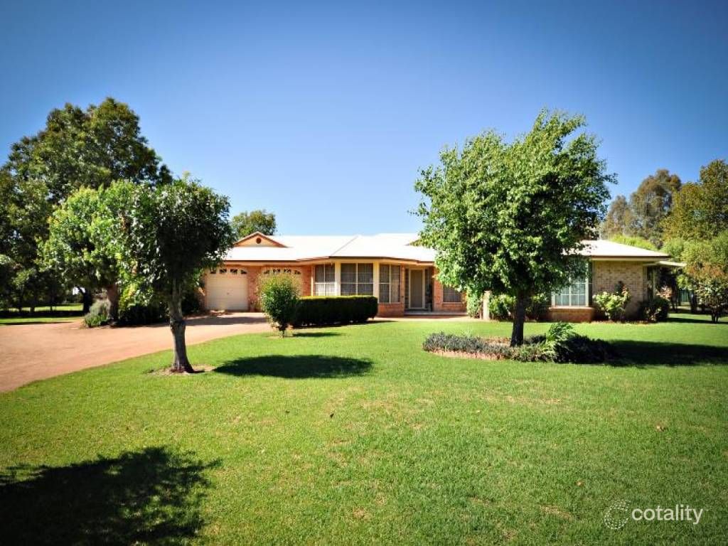 4 Crossley Dr, Narromine, NSW 2821