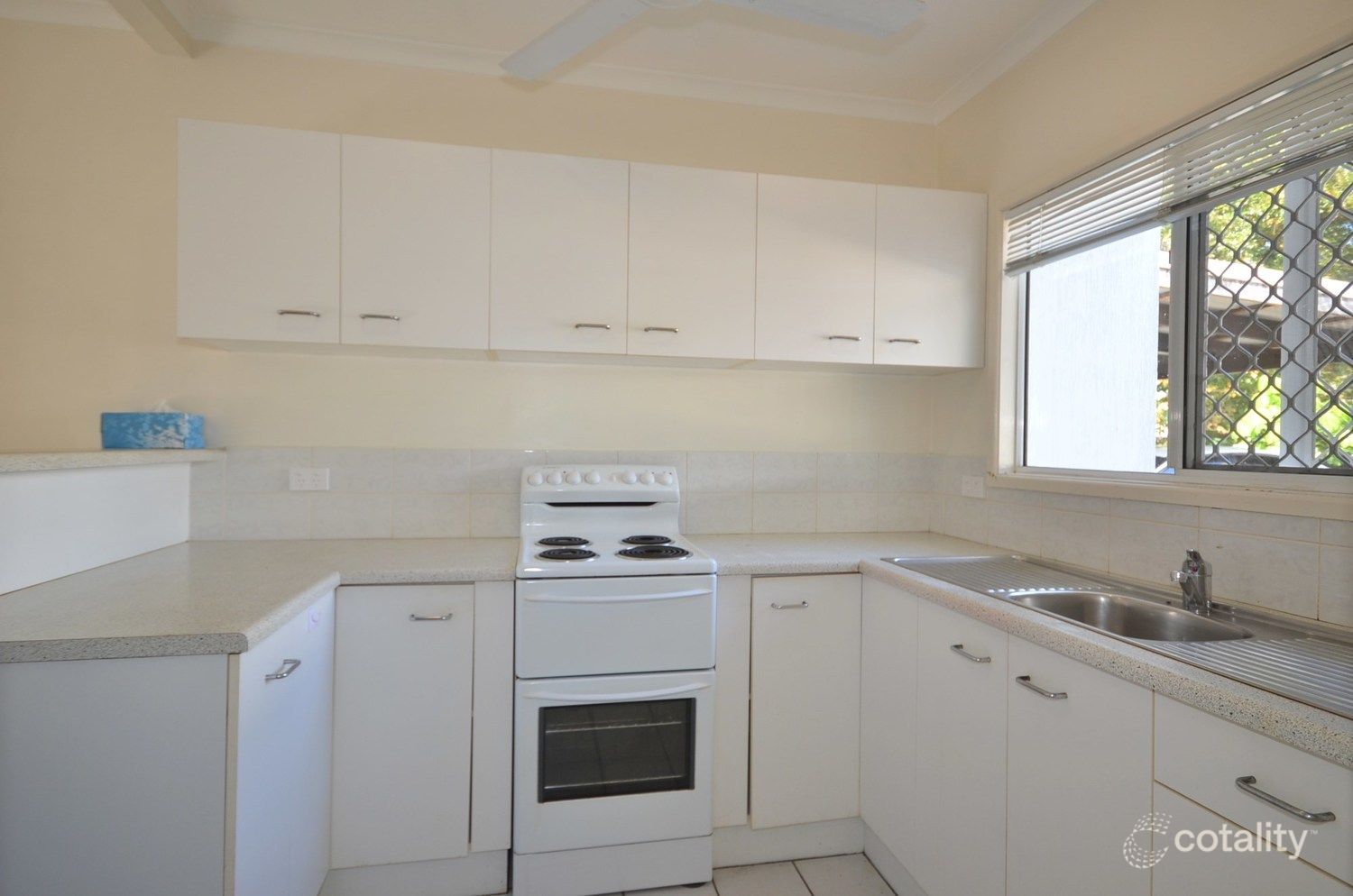 4/462-464 Mccoombe St, Mooroobool, QLD 4870