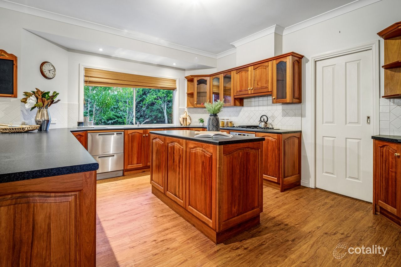 31 Scenic Ct, Chandlers Hill, SA 5159