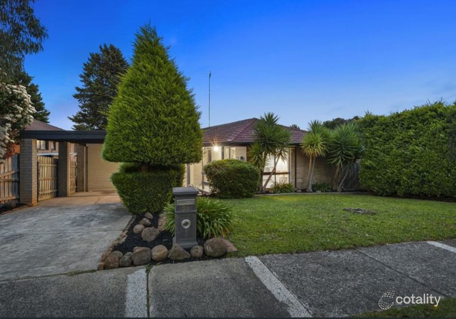35 Peebles St, Endeavour Hills, VIC 3802