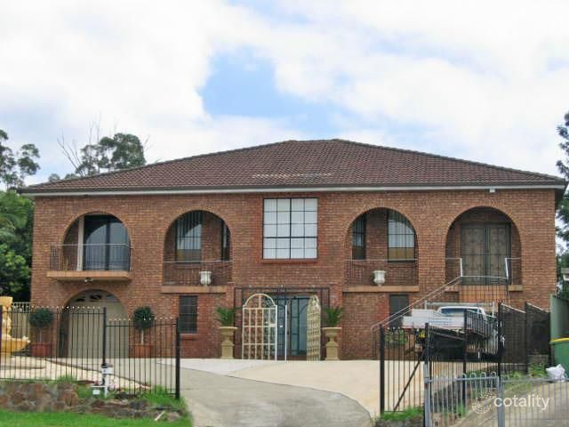 6 Gazi Cl, Bossley Park, NSW 2176