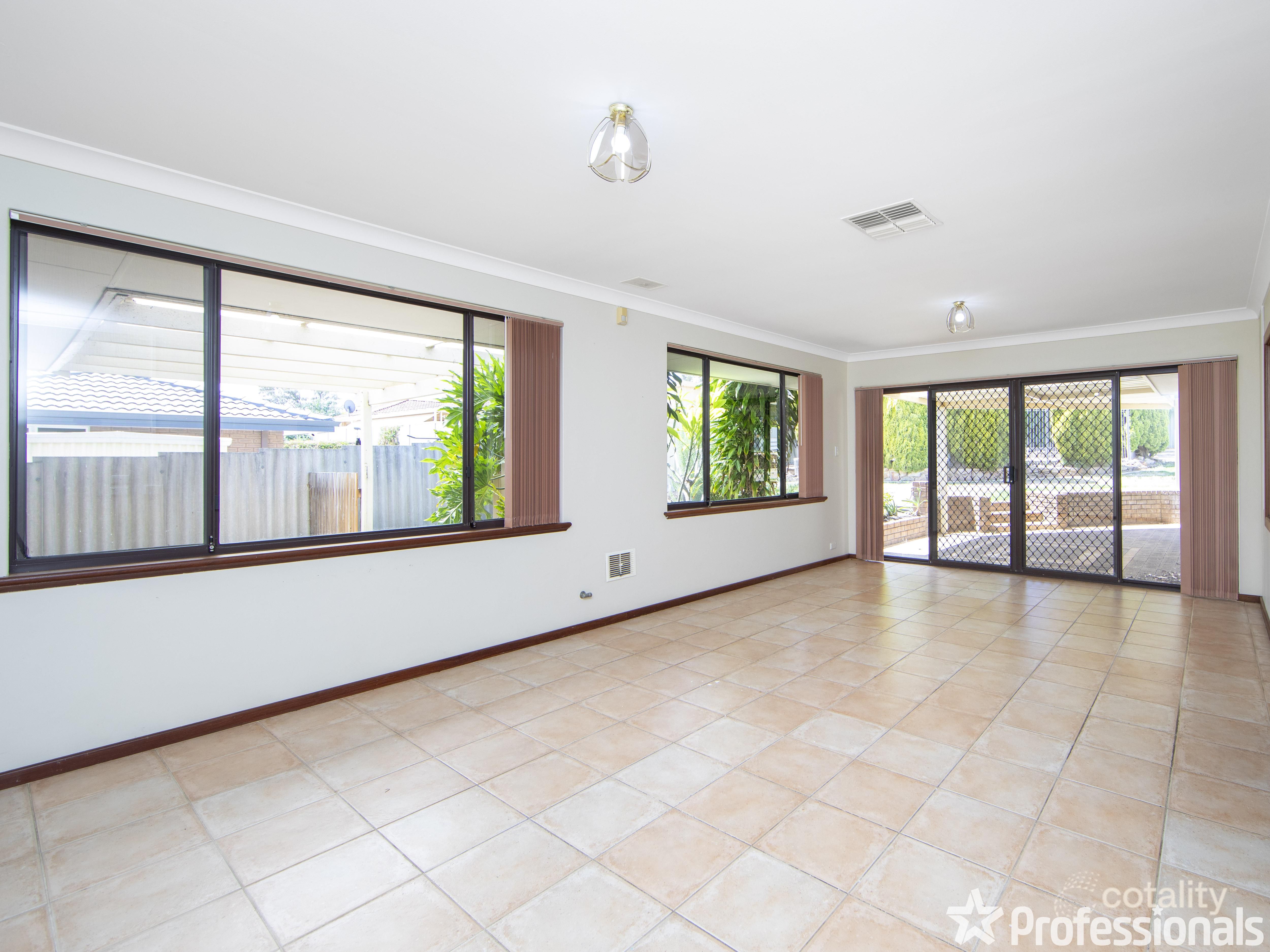 8 Brownfield Dr, Swan View, WA 6056