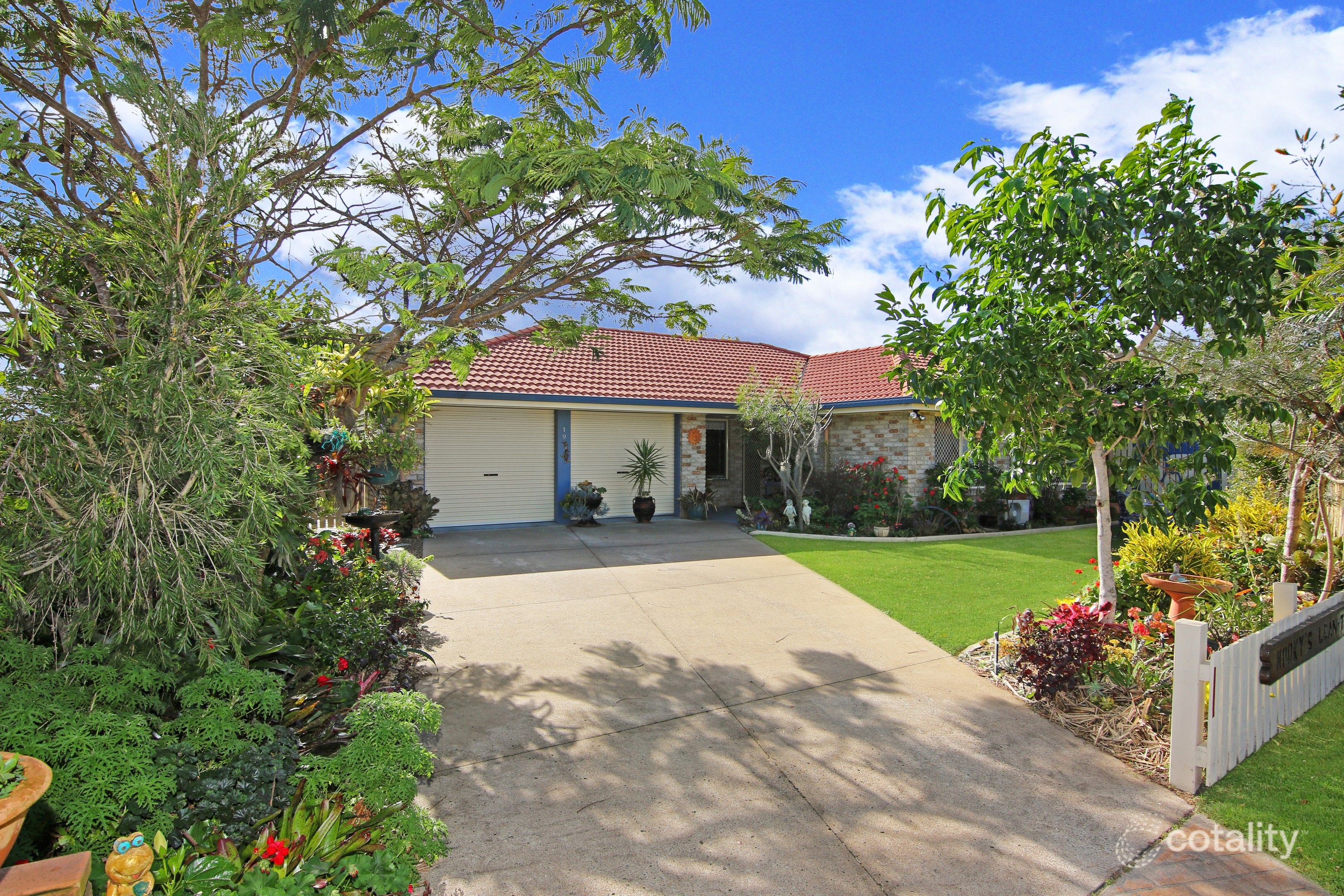 19 Isis Ct, Eli Waters, QLD 4655