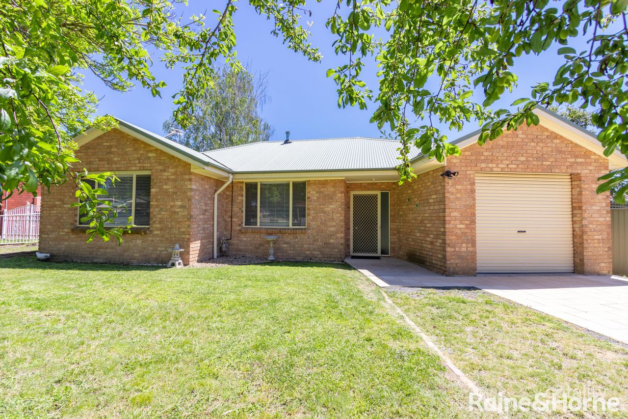 2 Maple Cres, Blayney, NSW 2799