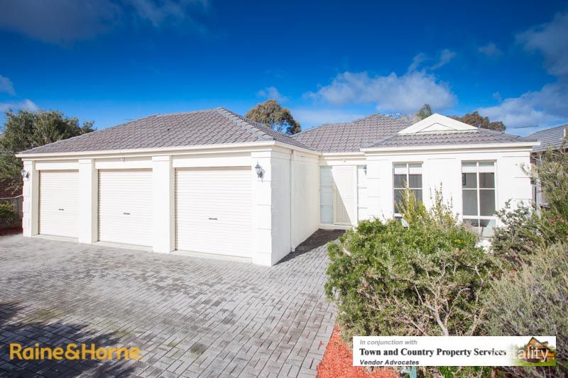 15 Orchardview Gr, Sunbury, VIC 3429