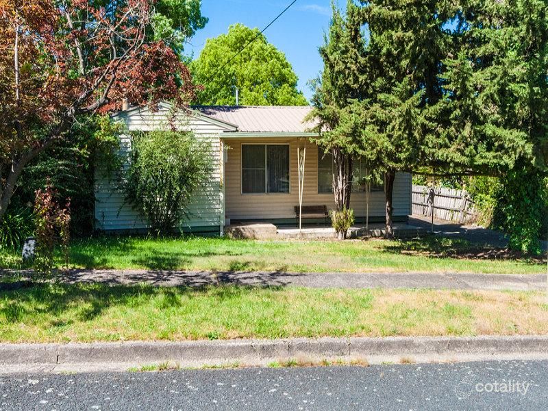 26 Fifth St, Eildon, VIC 3713