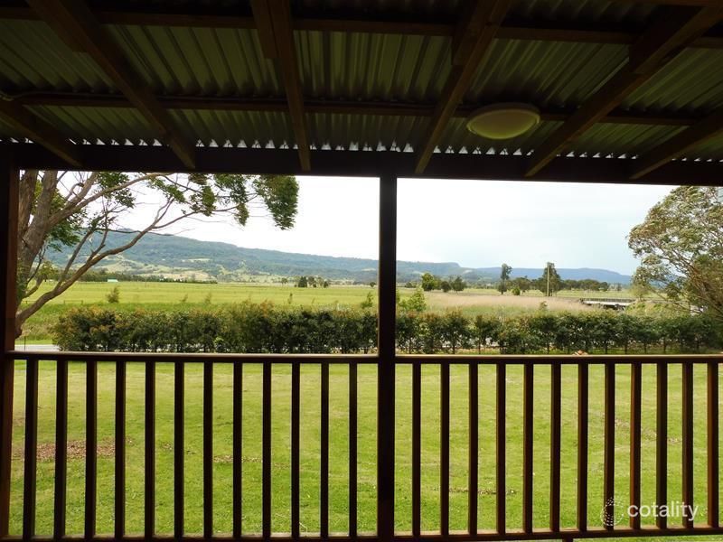 2 Roseville Rd, Bomaderry, NSW 2541