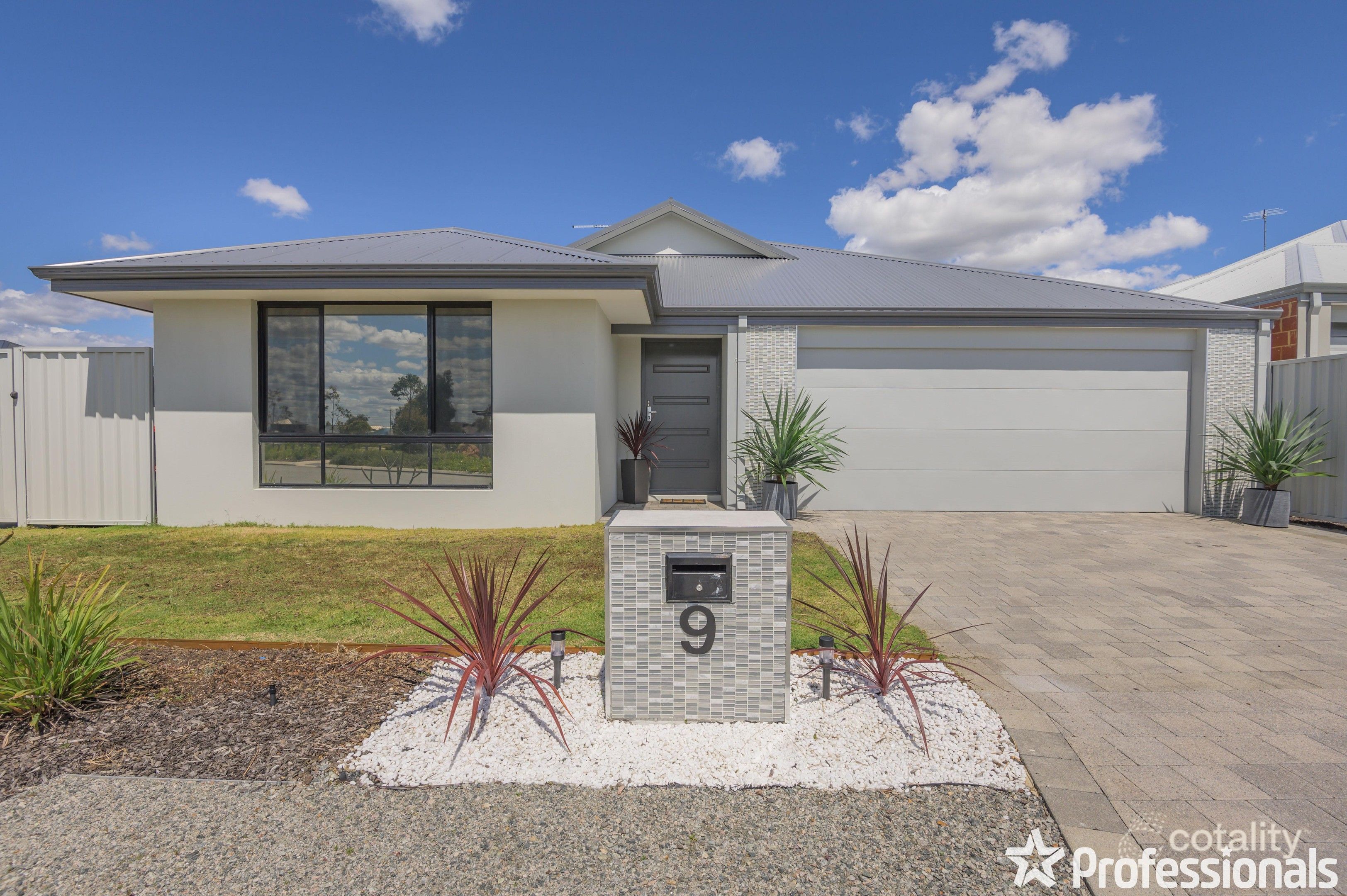 9 Calvera Gdns, Piara Waters, WA 6112