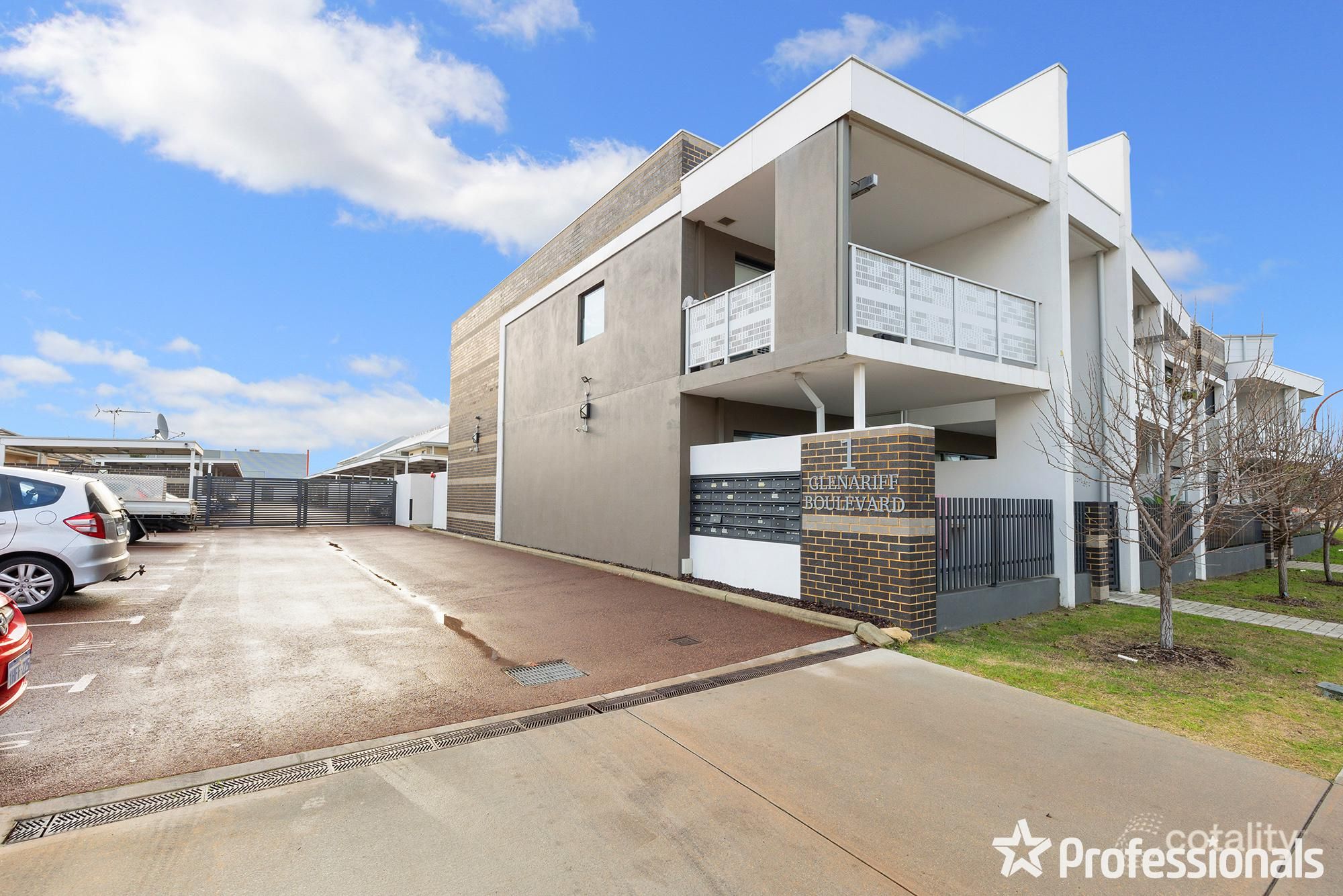 36/1 Glenariff Bvd, Canning Vale, WA 6155