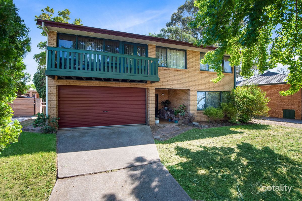 15 Lowe Cres, Elderslie, NSW 2570