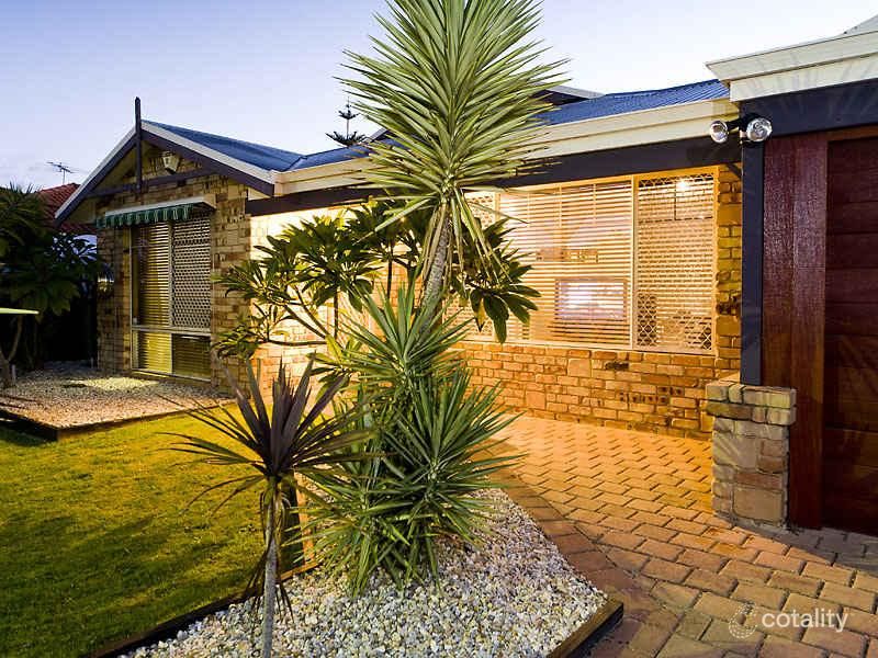 18 Moreton Cres, Warnbro, WA 6169