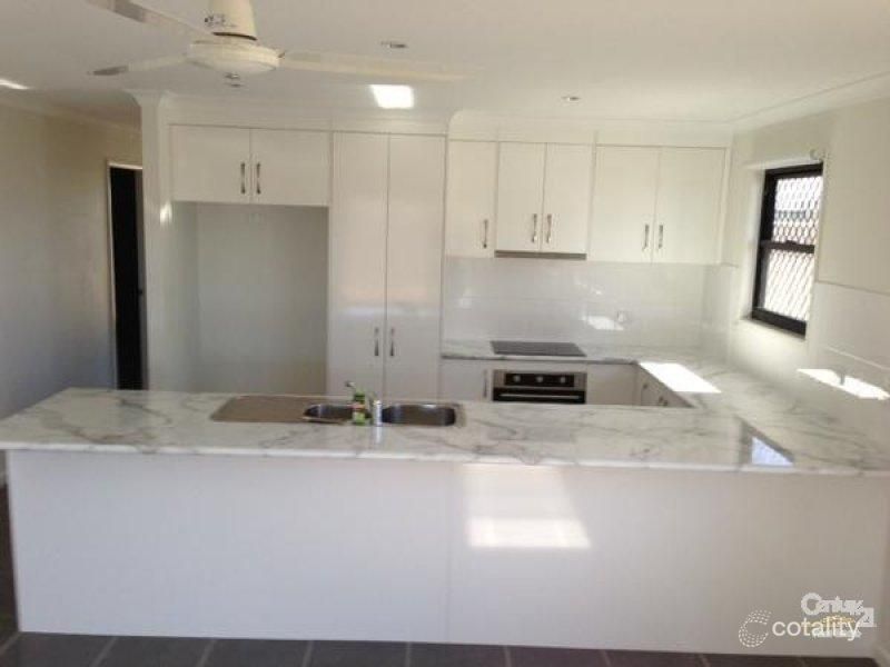 2/15 Singleton Ct, Emerald, QLD 4720