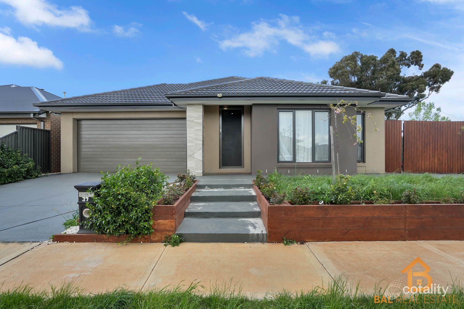 37 Arena Cct, Strathtulloh, VIC 3338