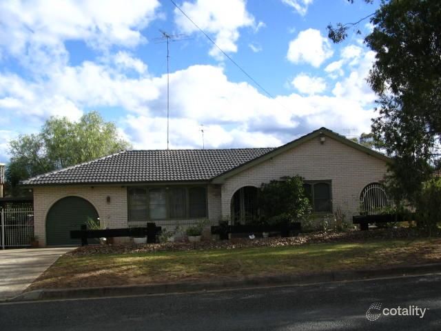 15 Lowanna Dr, South Penrith, NSW 2750