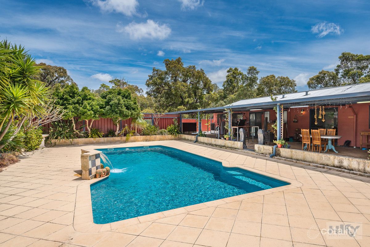 14 Leschenaultia Dr, Chittering, WA 6084