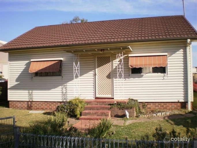 47 Griffiths St, Oak Flats, NSW 2529