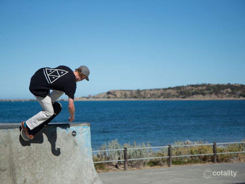 28 Greenhills Rd, Victor Harbor, SA 5211