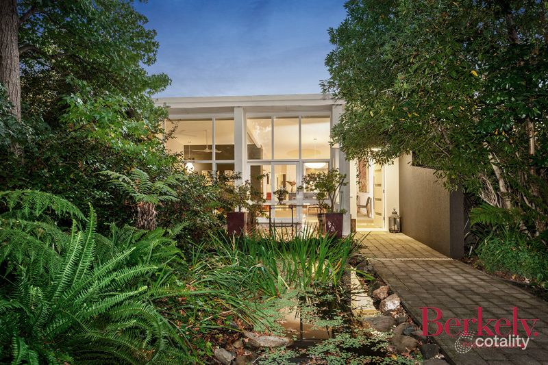 25a Tasmania Cir, Forrest, ACT 2603