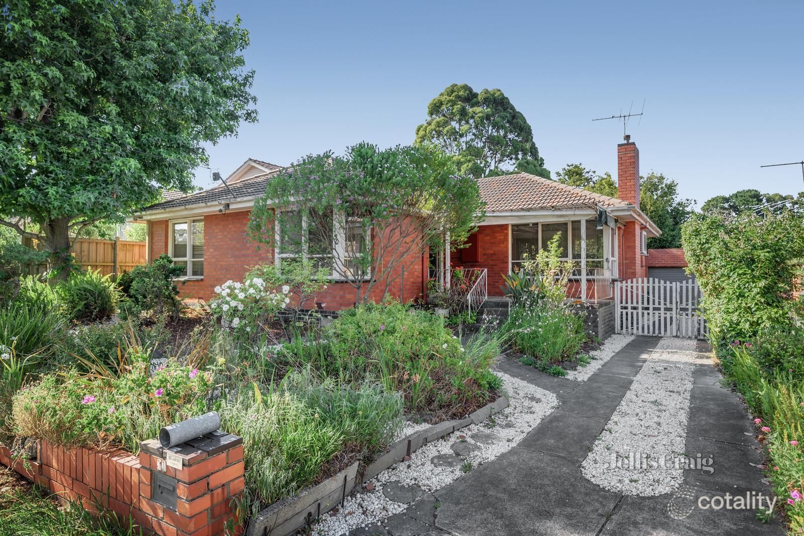 50 Edinburgh Rd, Blackburn South, VIC 3130