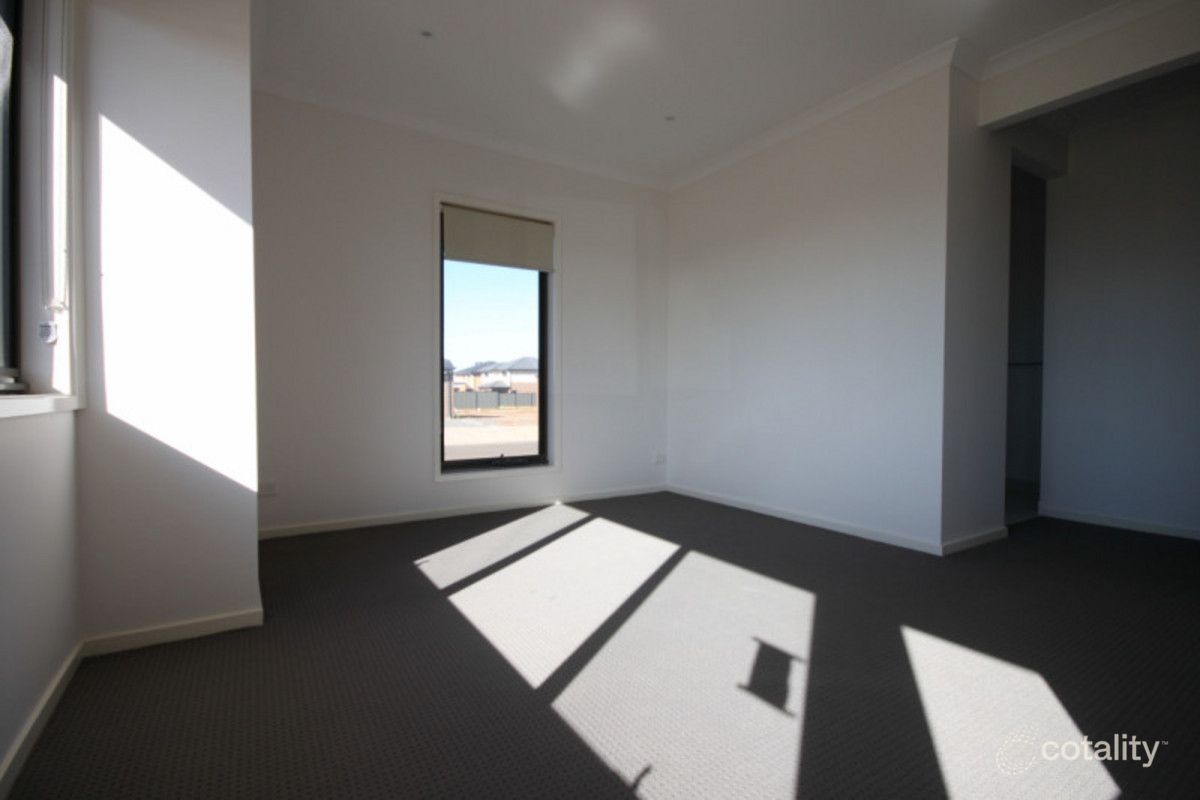 19 Chartwell Ave, Truganina, VIC 3029