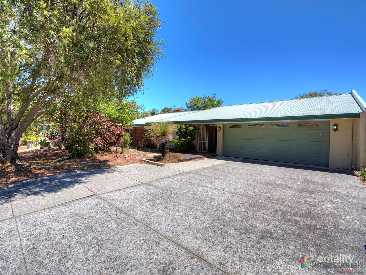 12 Hibiscus Dr, Forrestfield, WA 6058