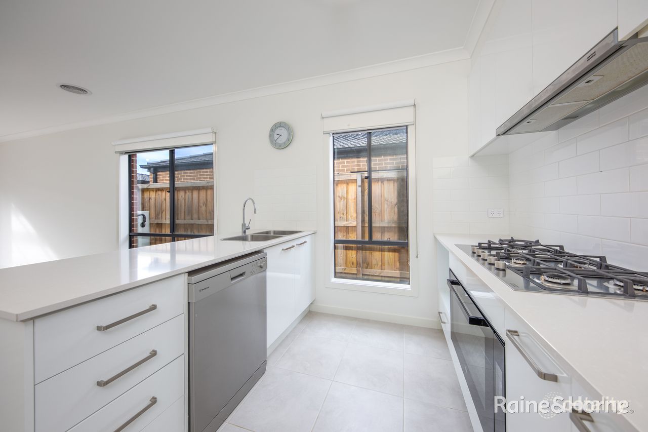 23 Fragrant Cres, Diggers Rest, VIC 3427