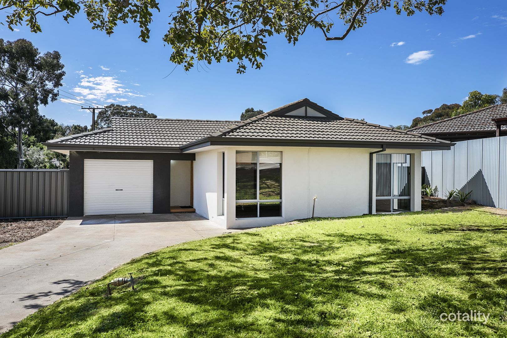 1 Desmond Rd, Hackham, SA 5163