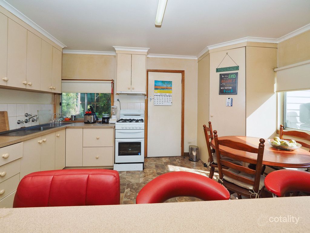 16 Bell St, Glenthompson, VIC 3293