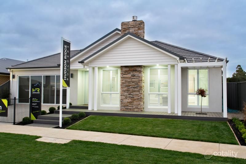 8 Shortridge Dr, Lucas, VIC 3350