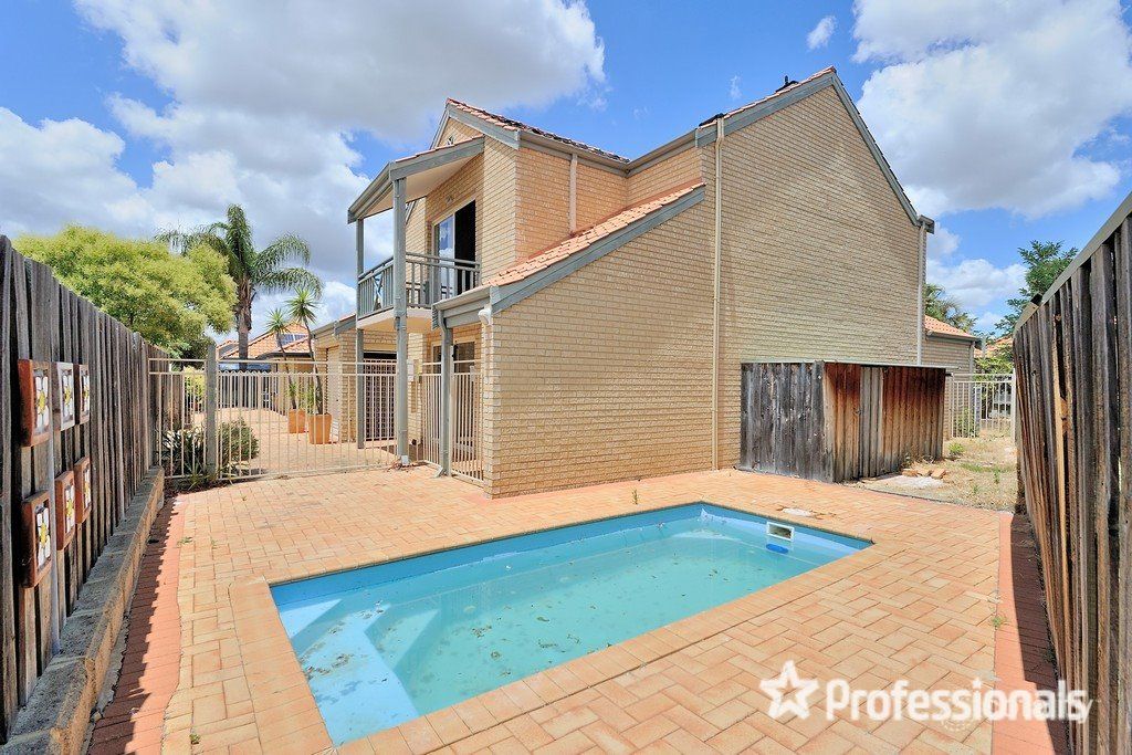 36 Lakefront Cir, The Vines, WA 6069