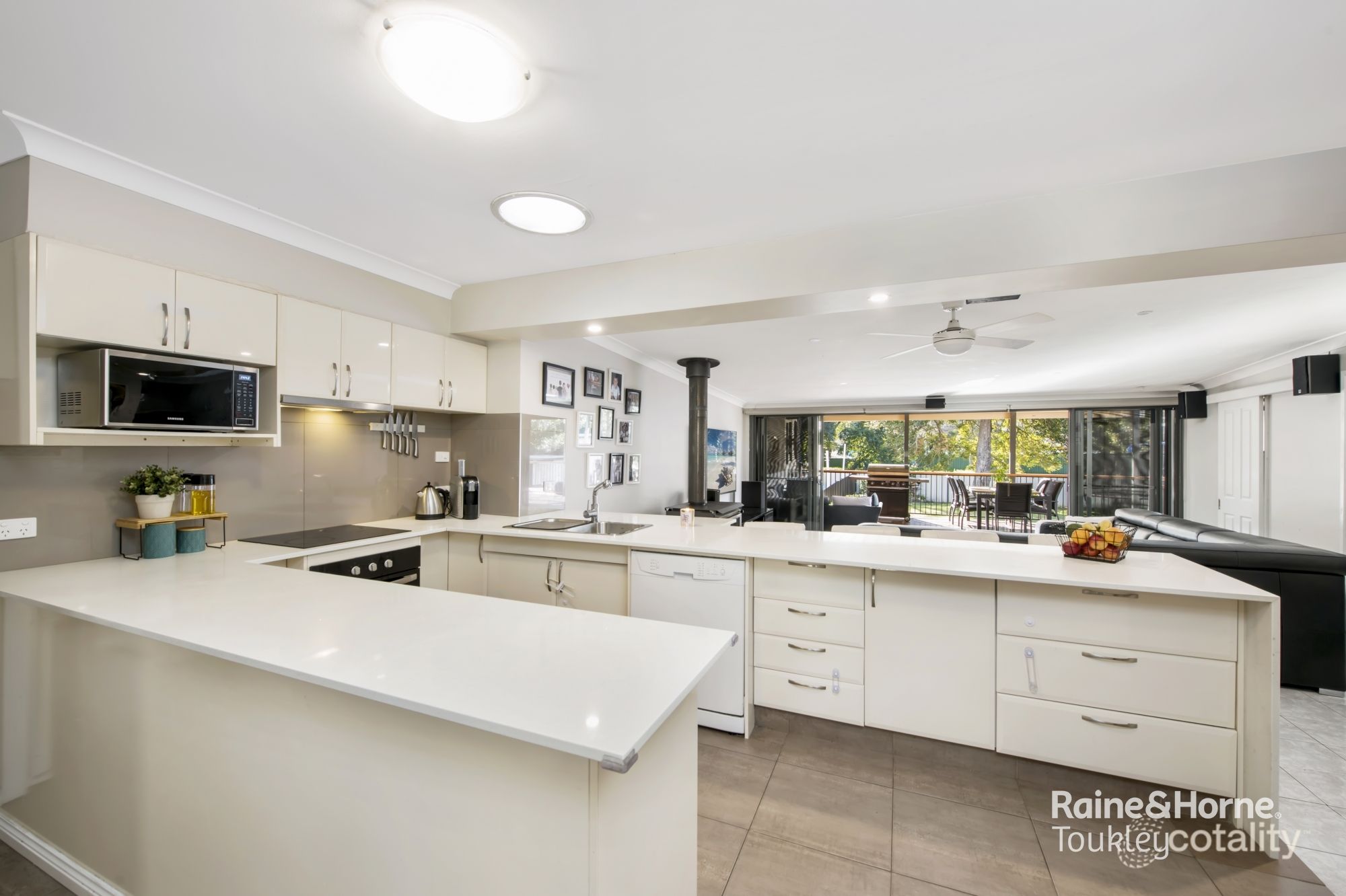 90 Cadonia Rd, Tuggerawong, NSW 2259