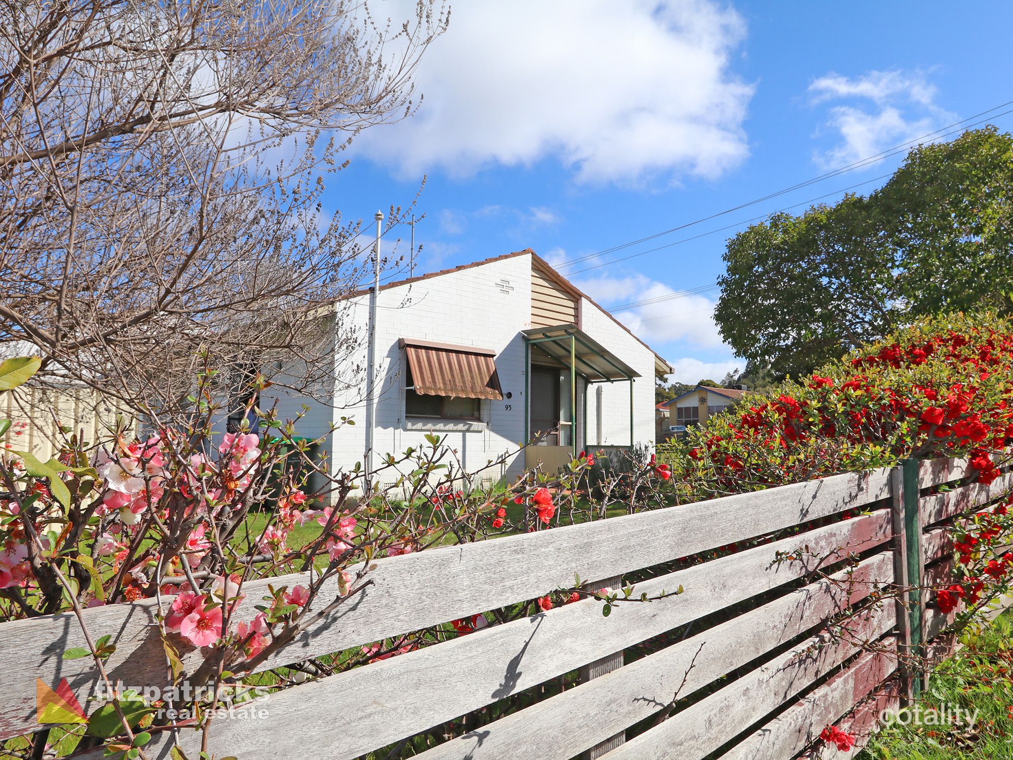 1 Ziegler Ave, Kooringal, NSW 2650