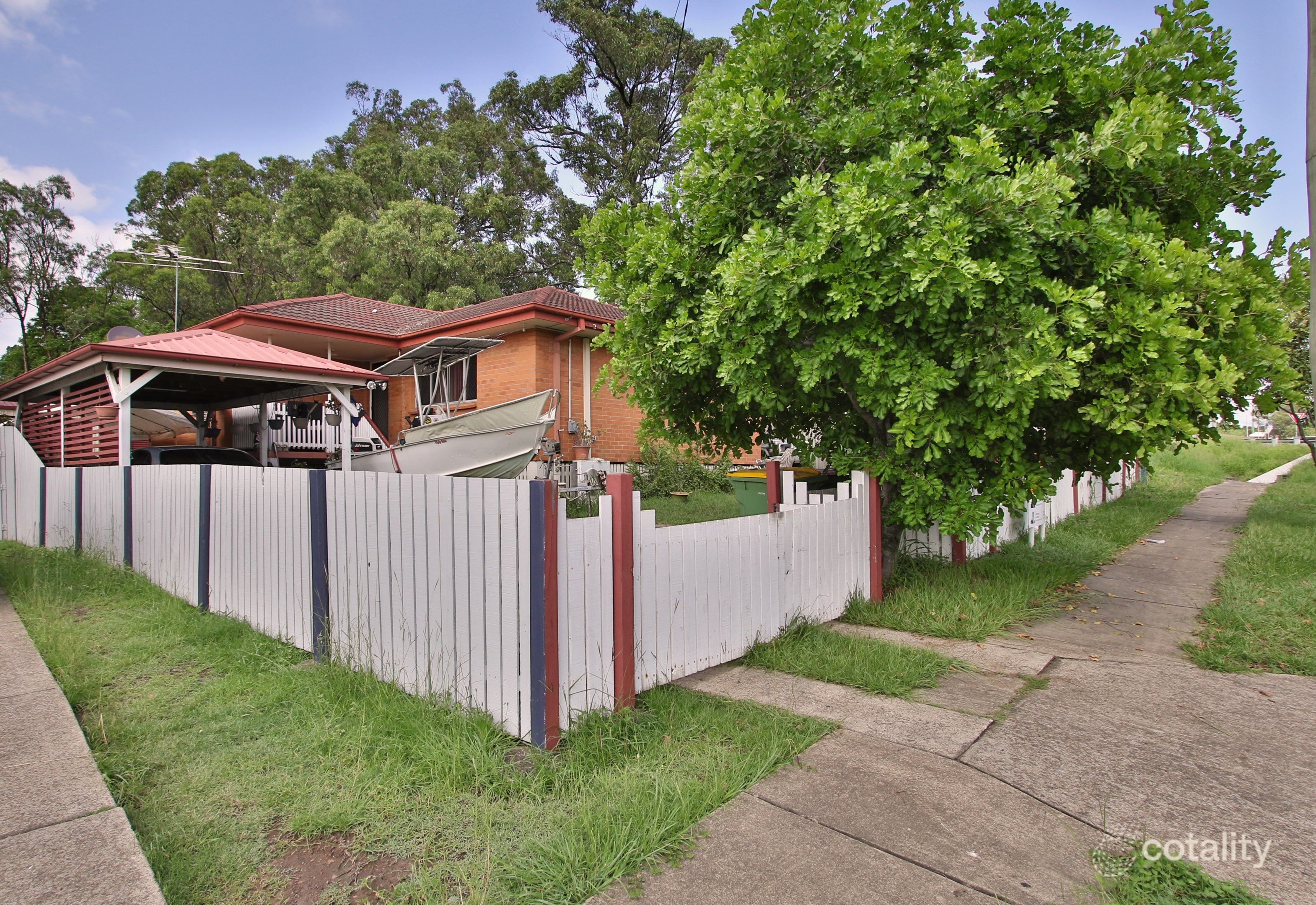 11 Lucas St, Dinmore, QLD 4303
