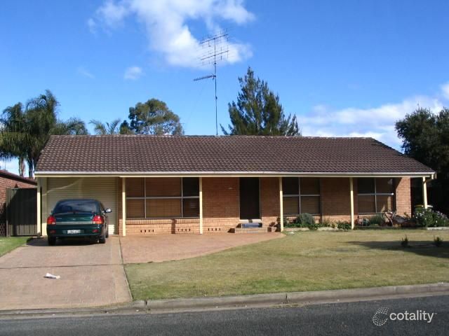 8 Narooma Ave, South Penrith, NSW 2750