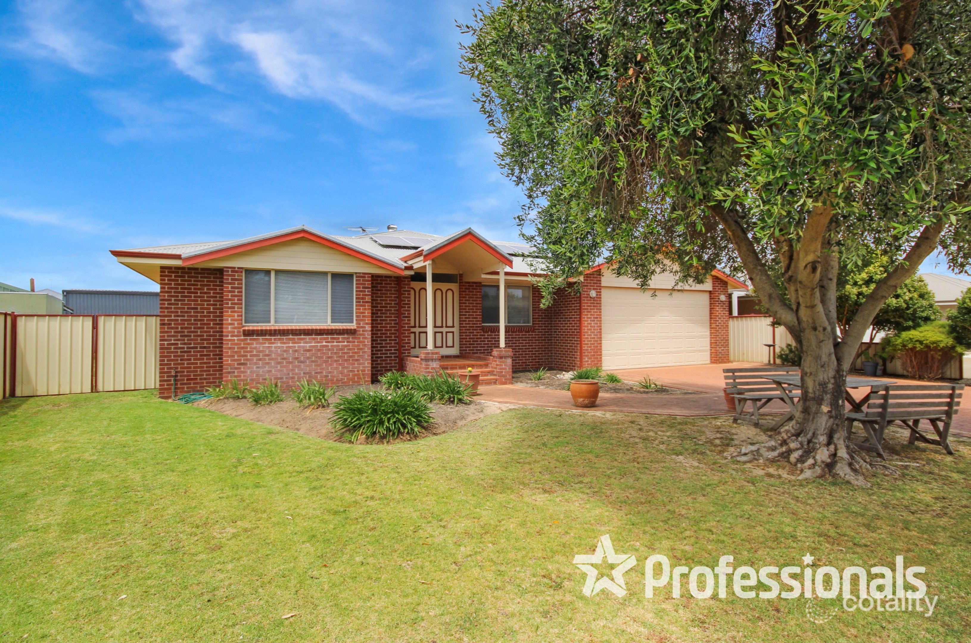 10 Hedges Pl, Burekup, WA 6227